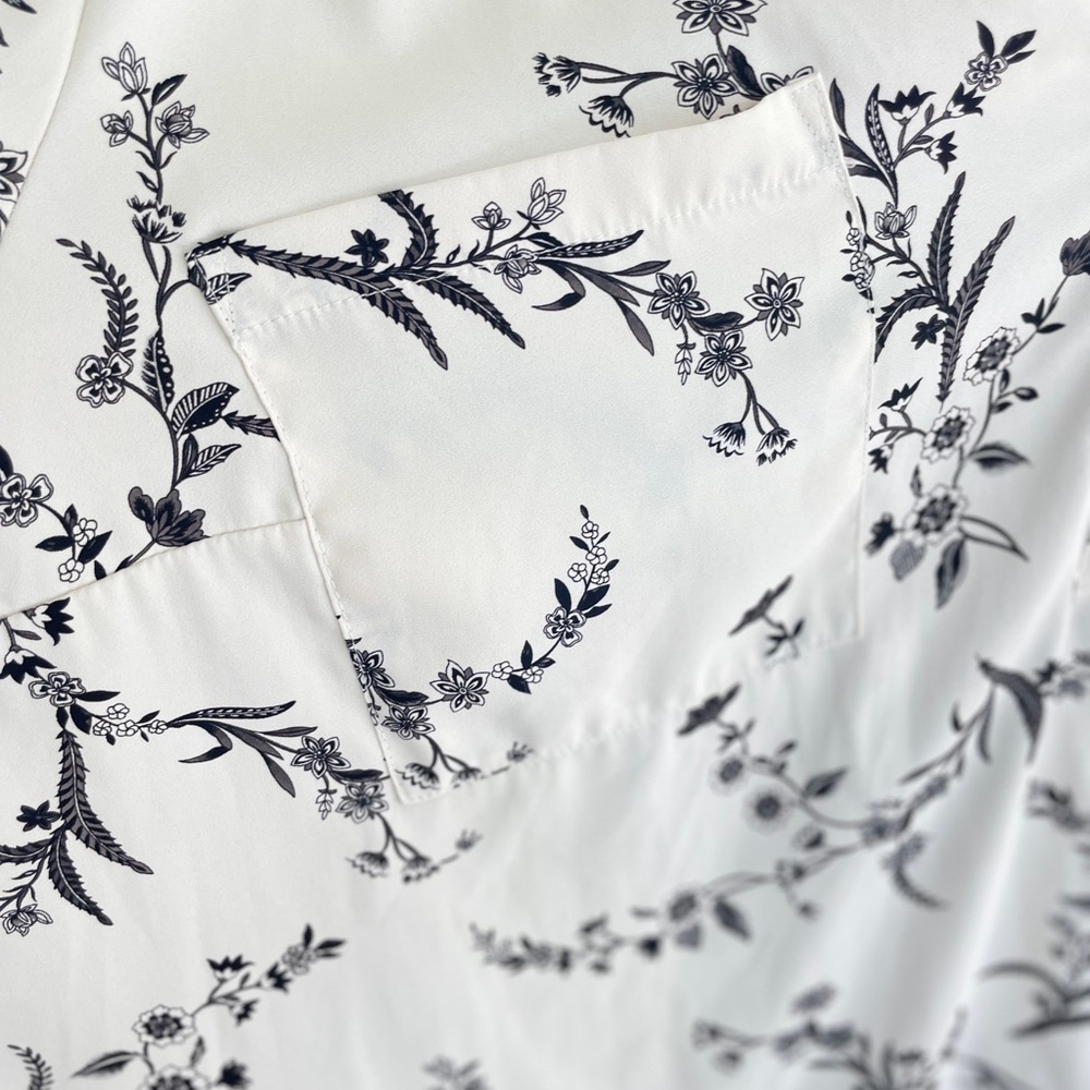 Torrid Harper Blouse Floral Black ivory size 5xl Smocked V neck Aesthetic core - Picture 12 of 15